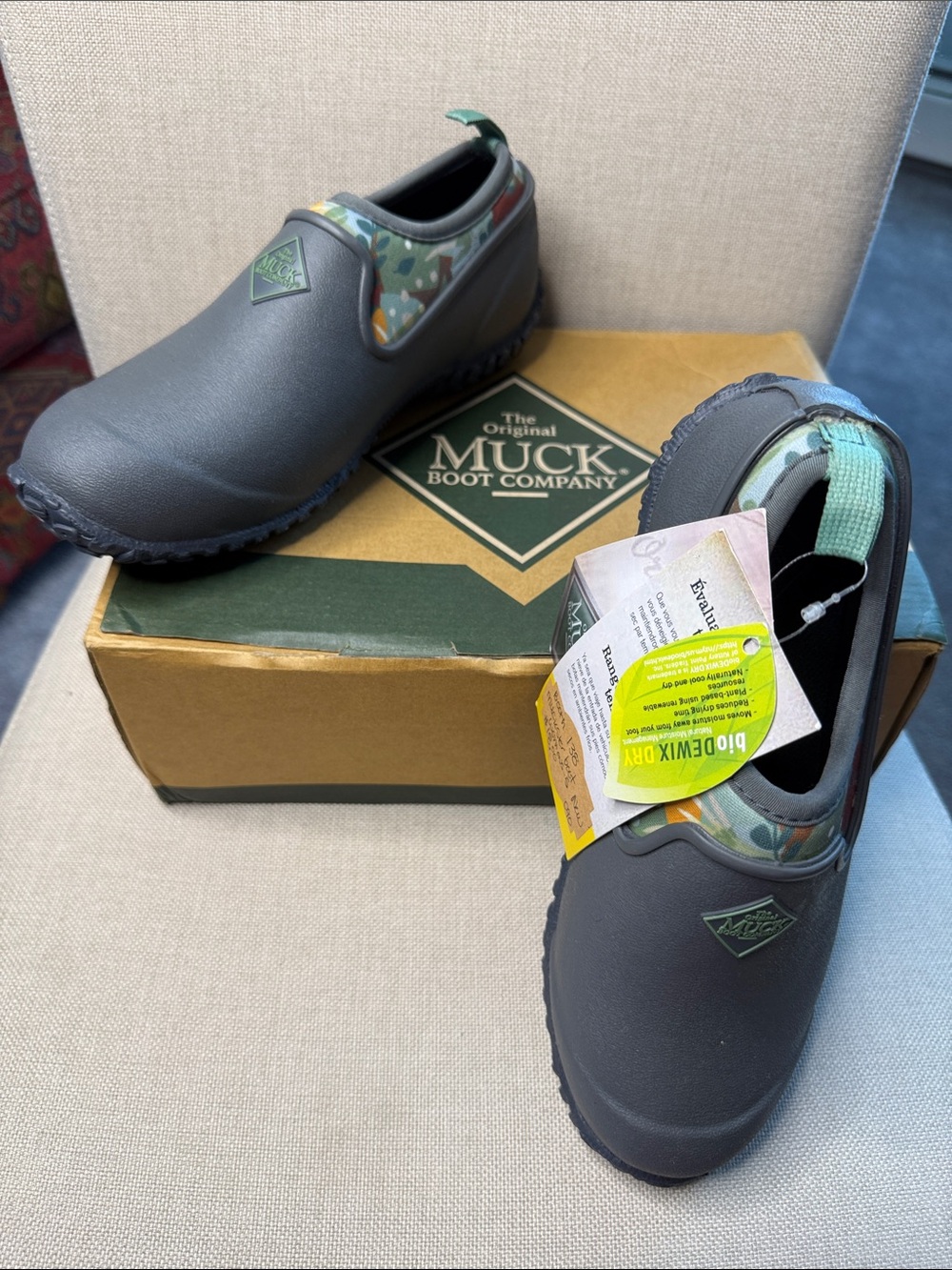 NWT Women’s Muckster II Low size 5